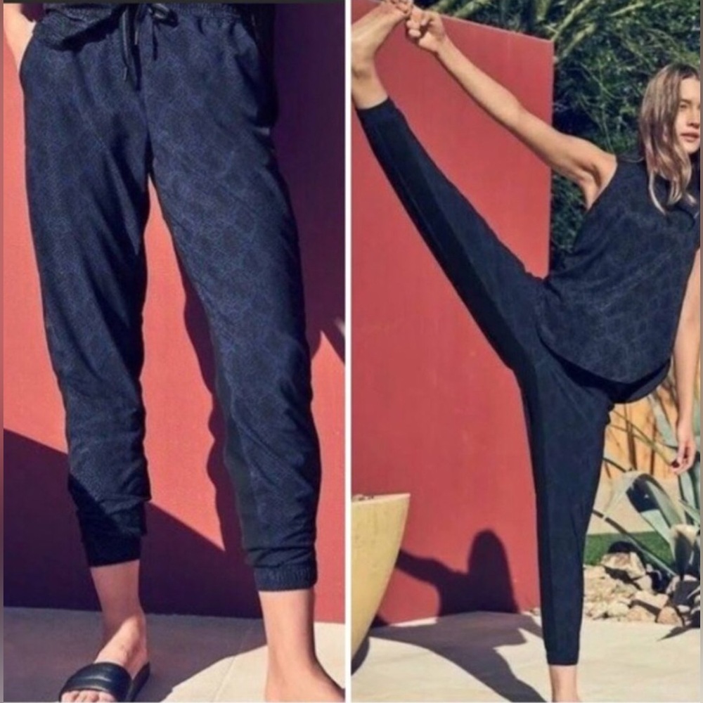 Athleta Brooklyn Jogger Pants Python Snake Navy - image 1